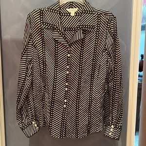 Austin Reed Black and Silver Patterned Button Down Blouse - Size 16